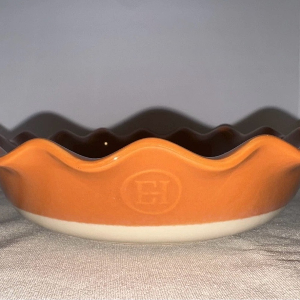 Emile Henry Ruffled Pie Dish 10-inch Two Tone pumpkin Orange and Sand